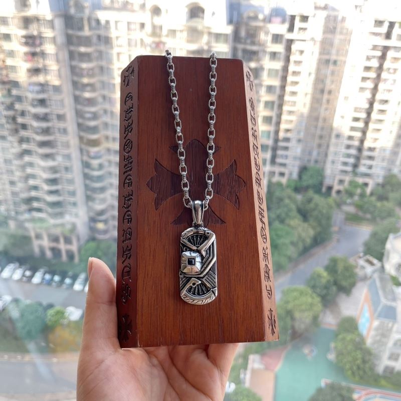 Ch**me He**ts necklaces